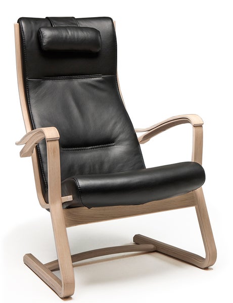 BD-m&ouml;bel Marilyn musta nahkainen nojatuoli saippuavahatuilla tammisilla puuk&auml;sinojilla nahkaa, BD-m&ouml;bel